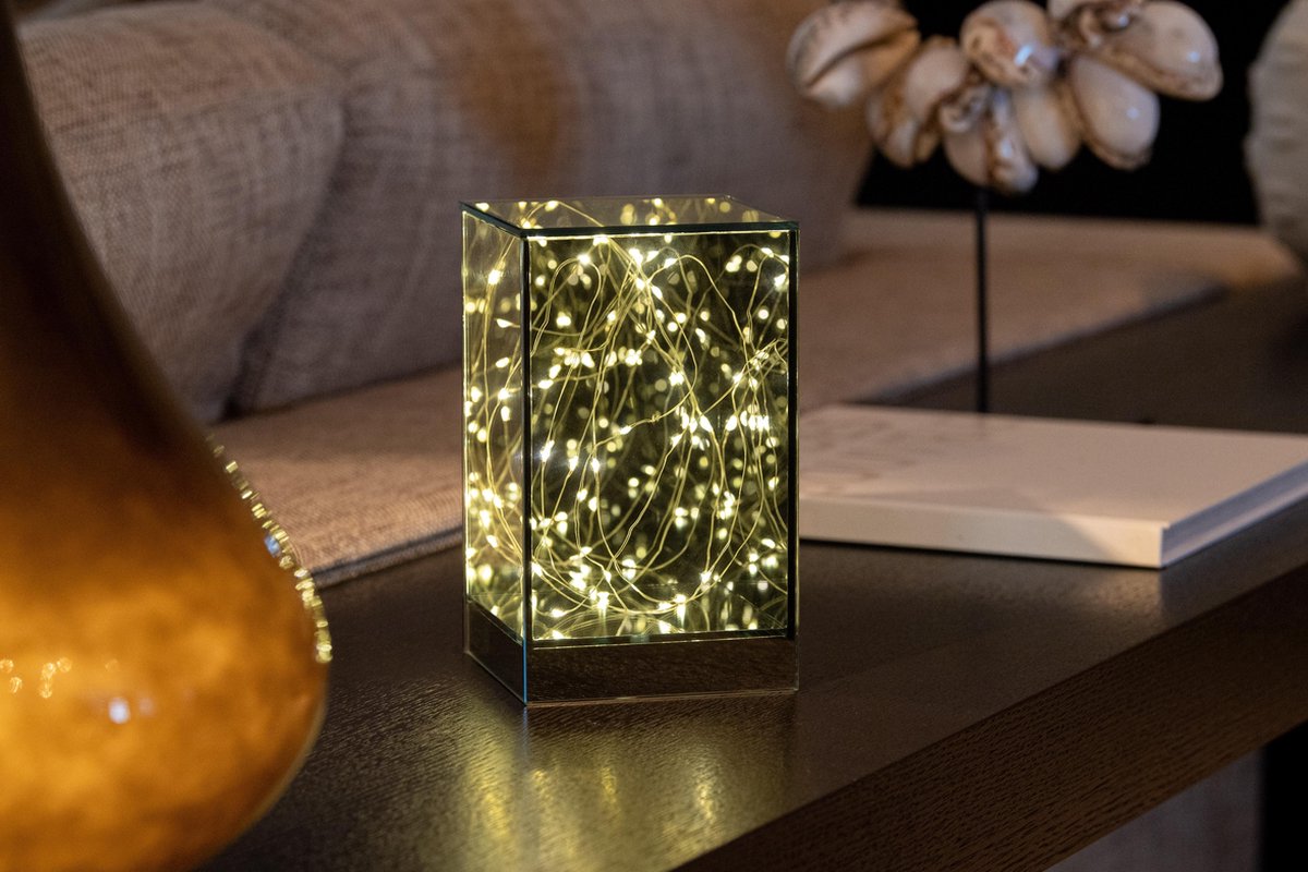 DistinQ LED Infinity Cube Light